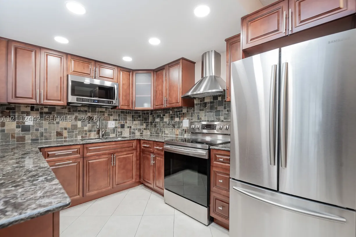 2455 NE 51st St #E114, Fort Lauderdale, FL 33308 Property for sale