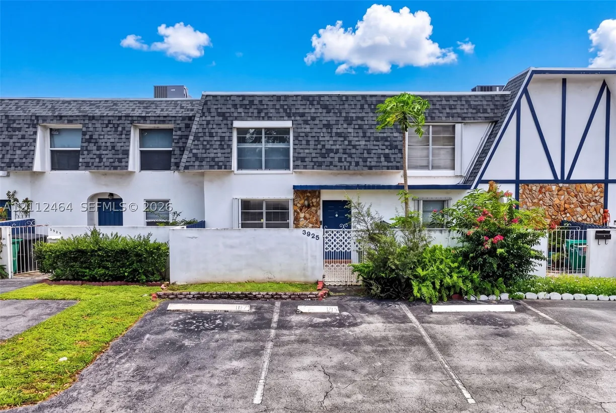 3925 SW 67th Ter #103, Davie, FL 33314 Property for sale