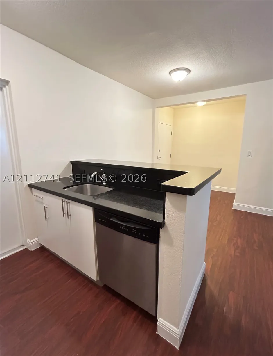 2880 Pine Tree Dr #9, Miami Beach, FL 33140 Property for rent