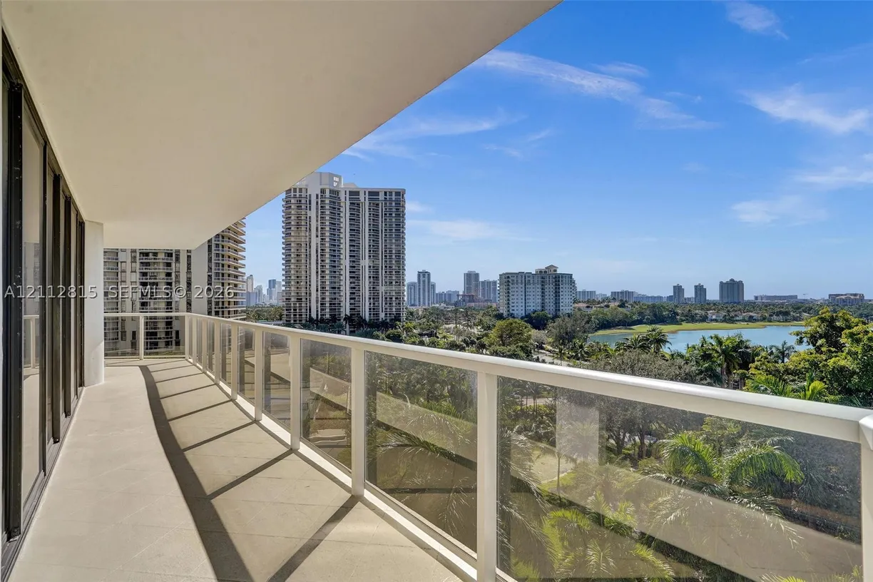 20281 E Country Club Dr #615, Aventura, FL 33180 Property for sale