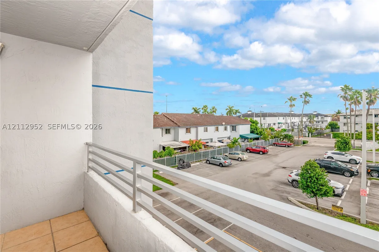 8231 NW 8th St #2-302, Miami, FL 33126 Property for sale