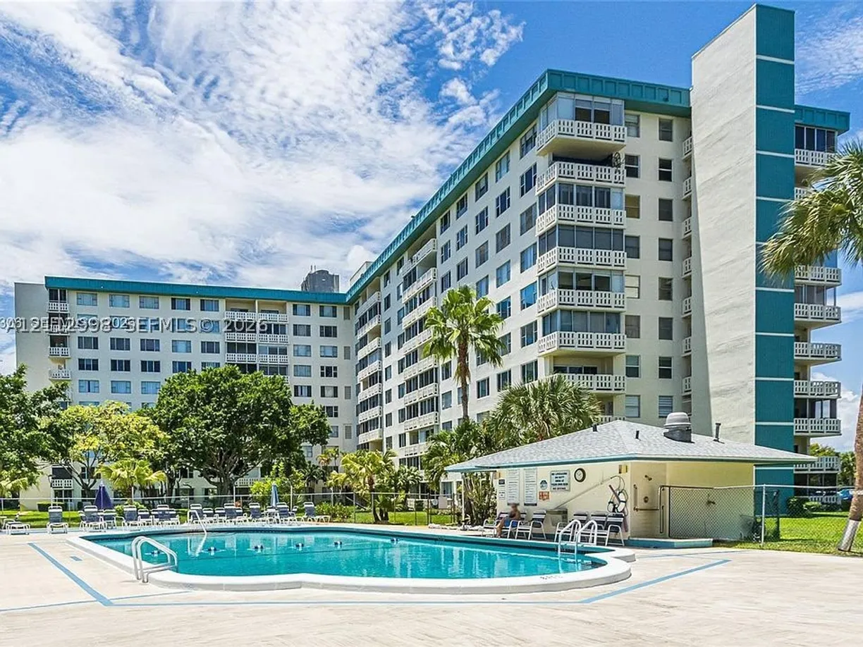 4350 Hillcrest Dr #411, Hollywood, FL 33021 Property for sale