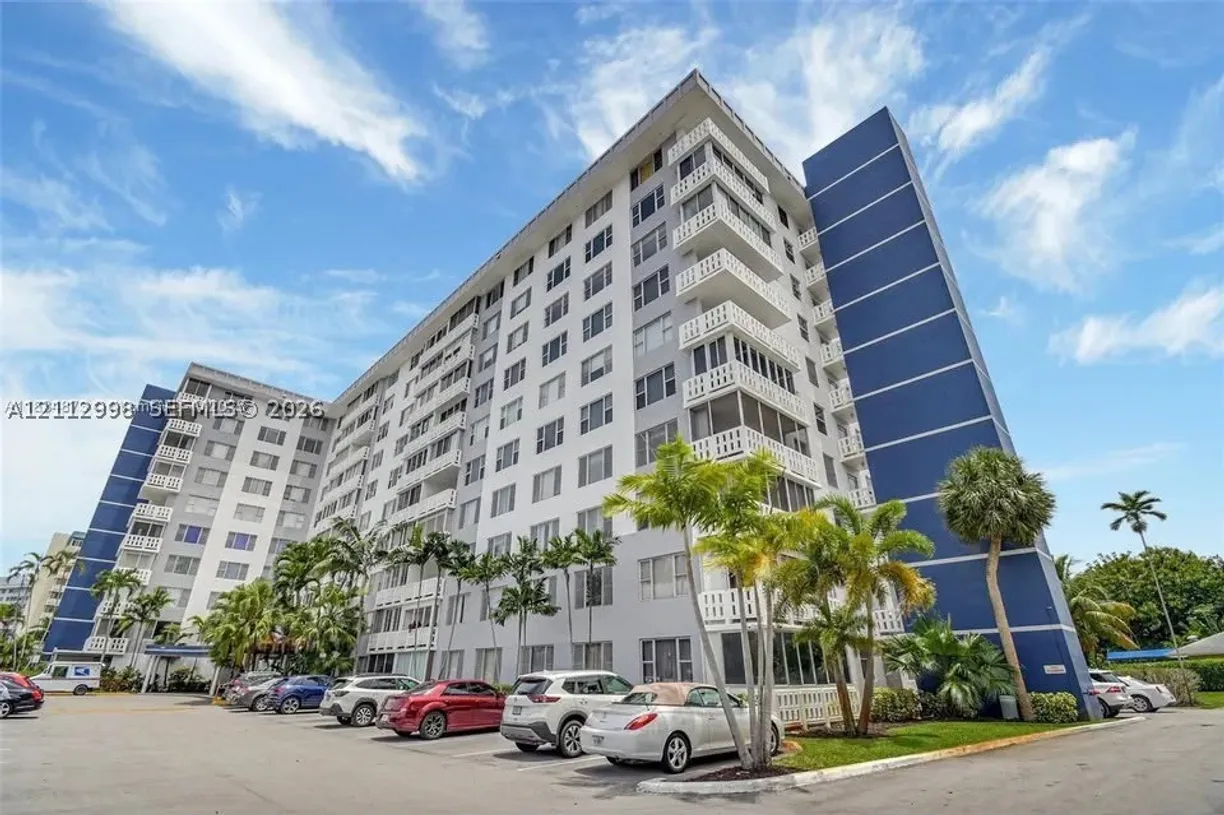 4350 Hillcrest Dr #411, Hollywood, FL 33021 Property for sale