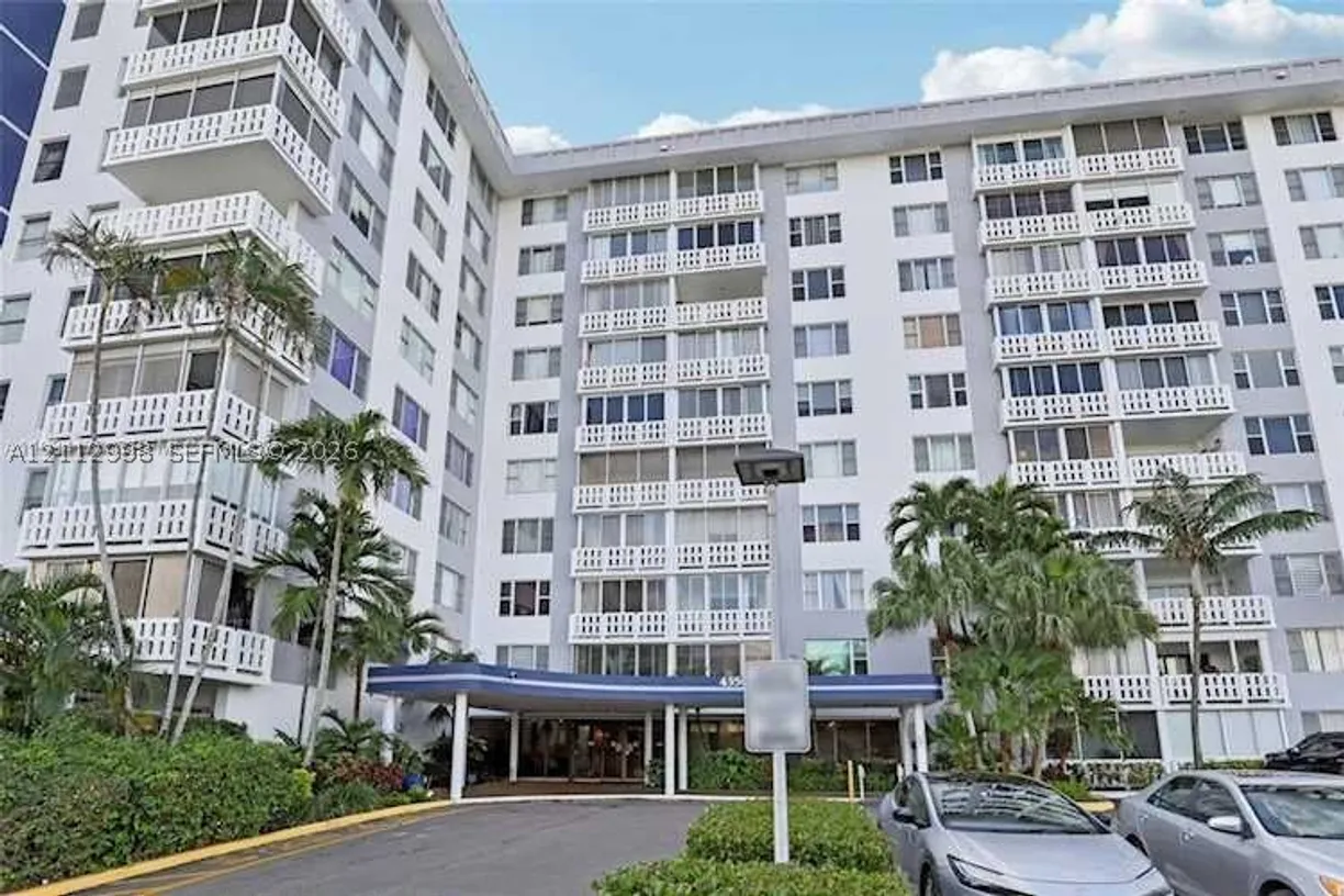 4350 Hillcrest Dr #411, Hollywood, FL 33021 Property for sale