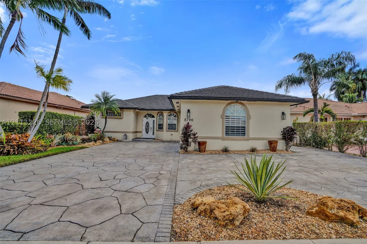 8796 NW 140th Ln, Miami Lakes, FL 33018 Property for sale