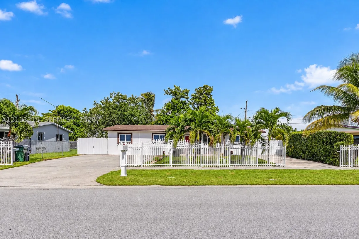 11821 SW 187th Ter, Miami, FL 33177 Property for sale