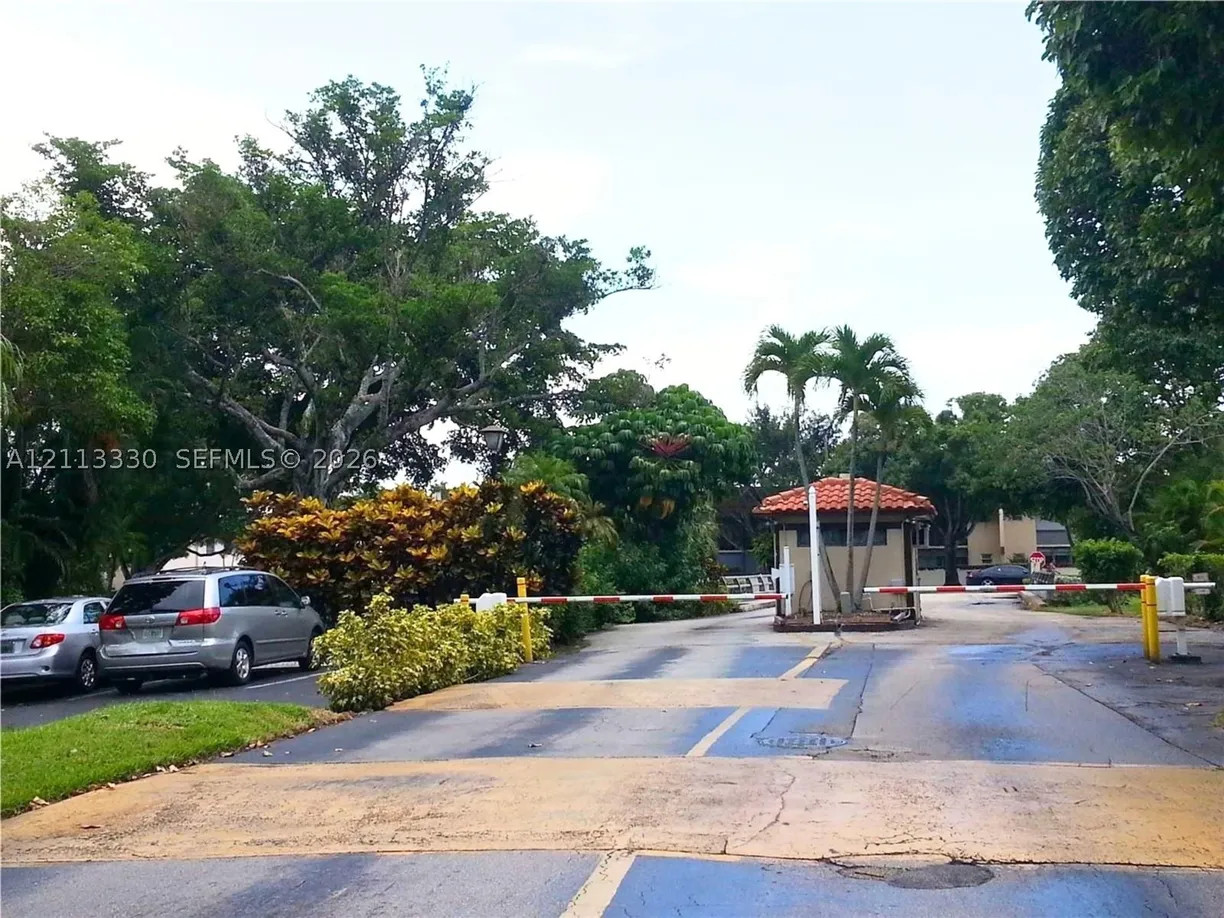 6001 N Falls Cir Dr #105, Lauderhill, FL 33319 Property for sale