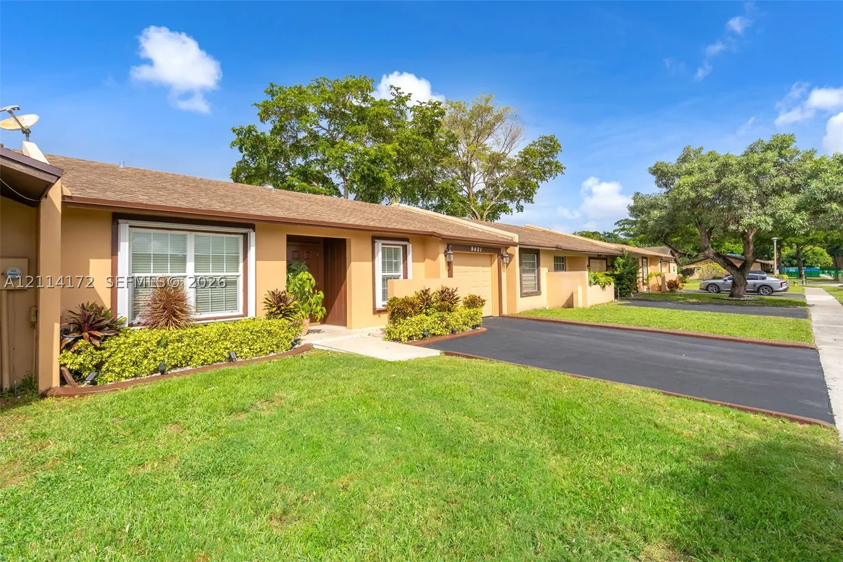 9421 S Meadows Cir, Miramar, FL 33025 Property for sale