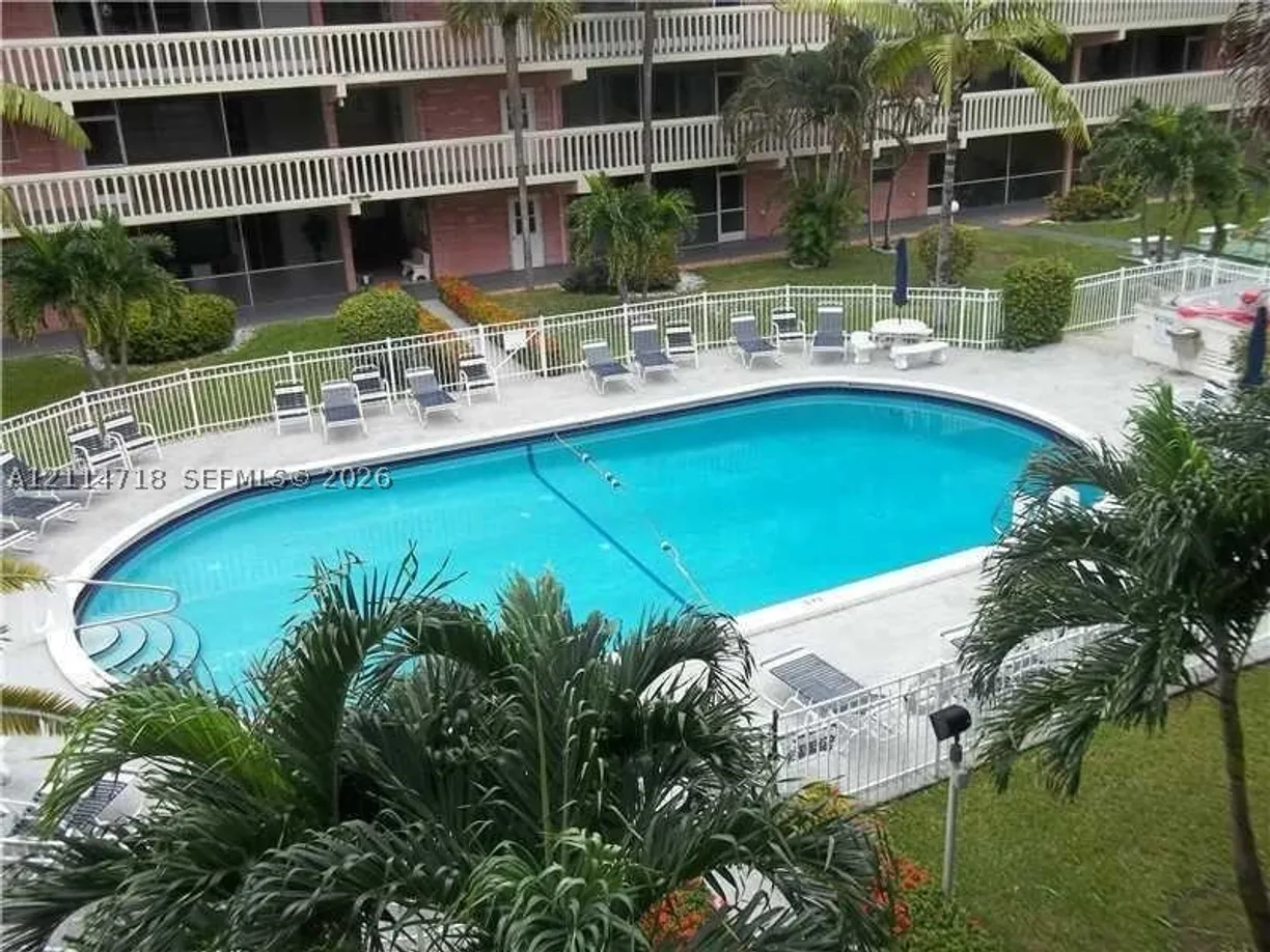 180 NE 12th Ave #14D, Hallandale Beach, FL 33009 Property for sale