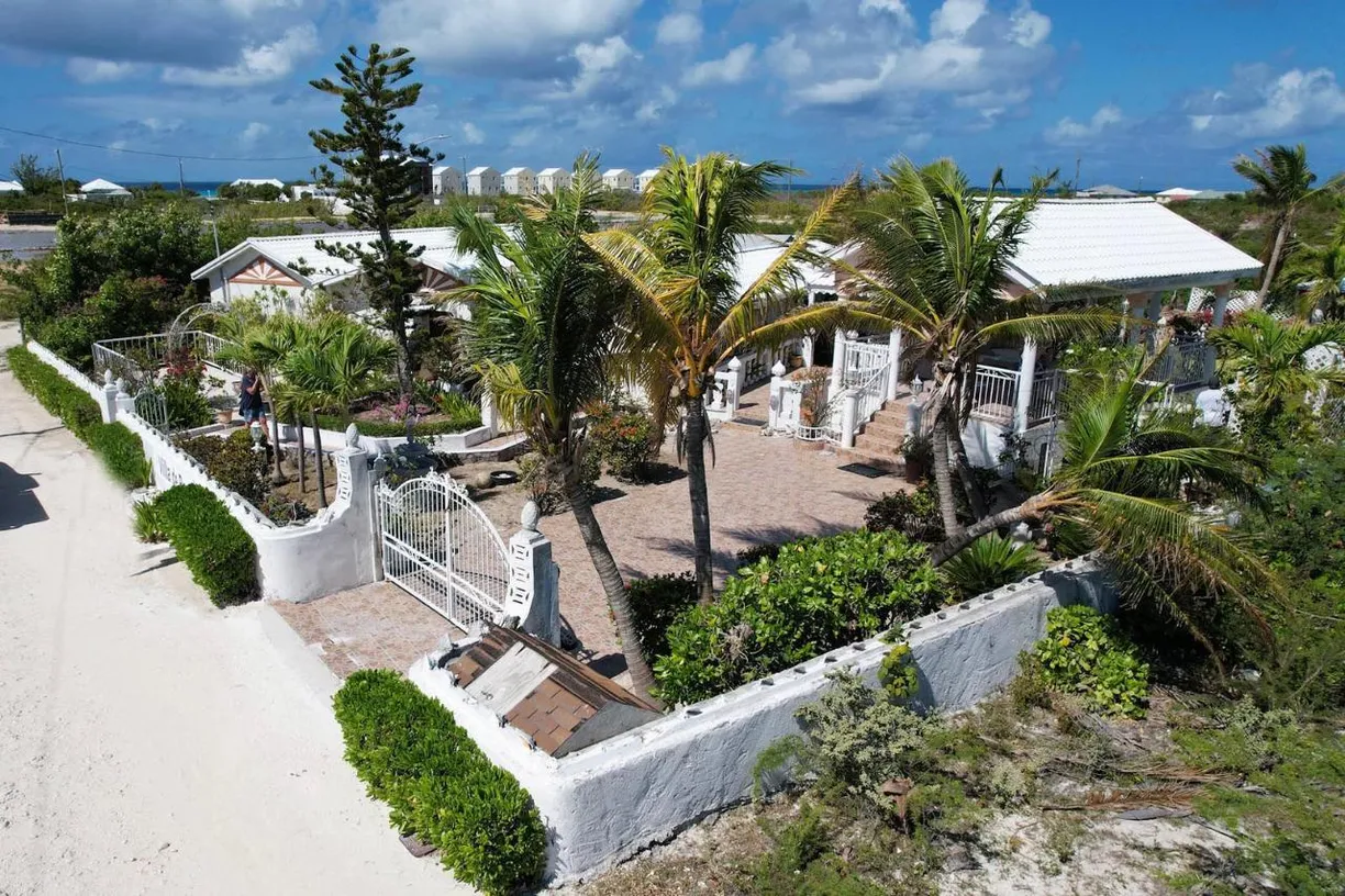 Turks and Caicos Real Estate | View VILLA DE ROSA | 3 Beds, 4 Baths