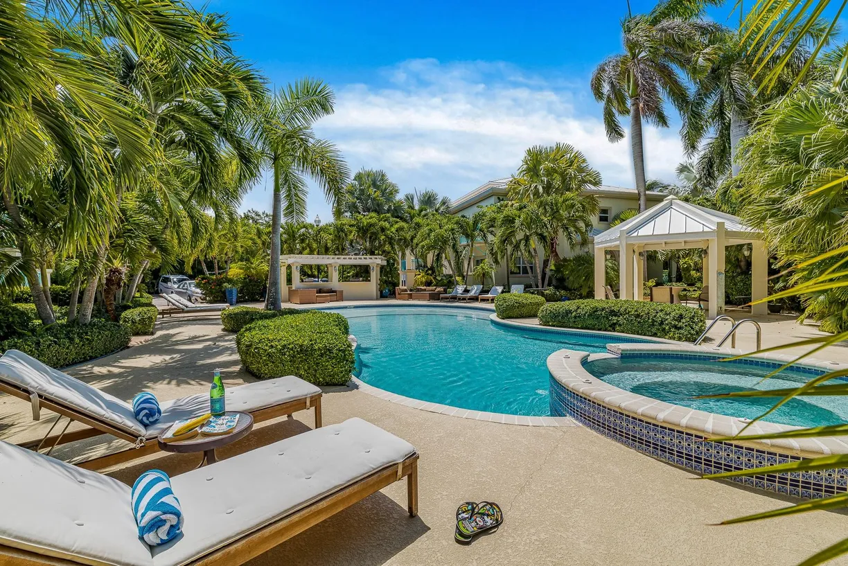 Turks and Caicos Real Estate | View CARIBBEAN DIAMOND RESORTS, A102 | 1 Bed, 1 Bath