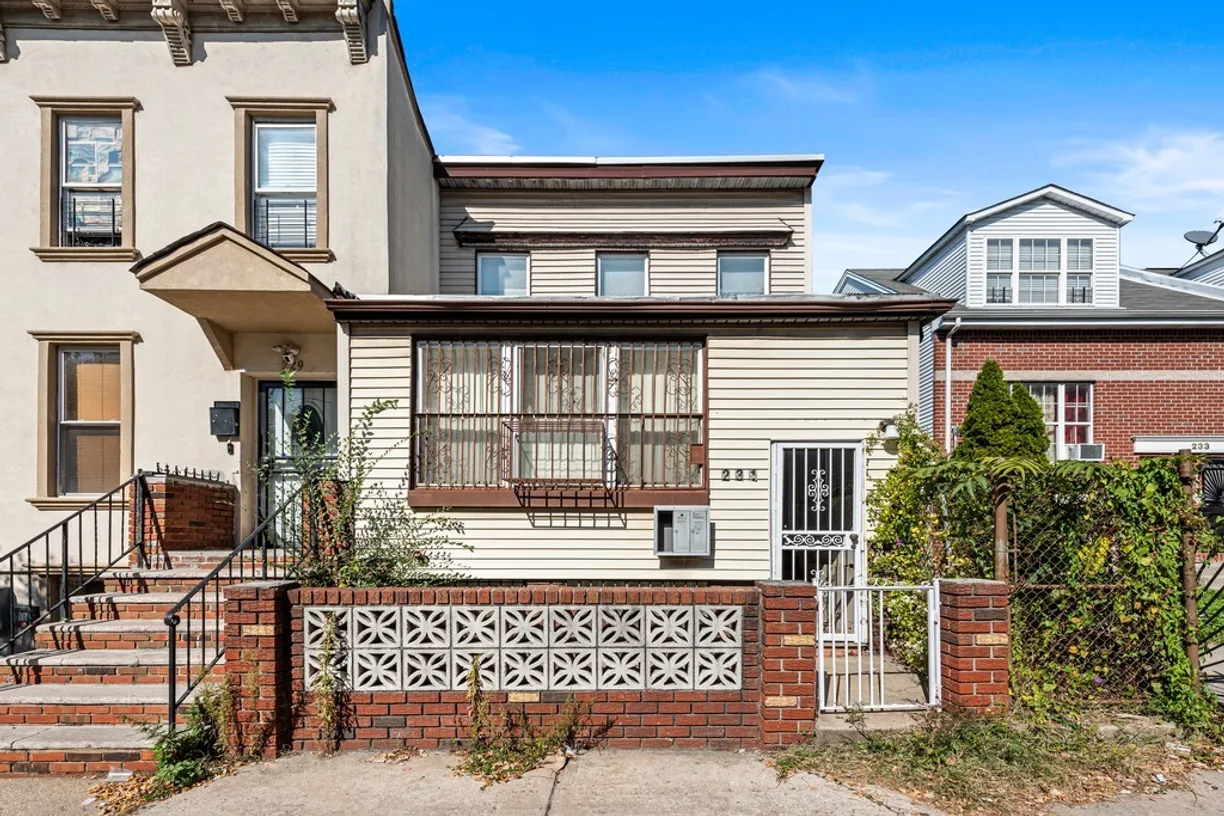 New York City Real Estate | View 231 Macdougal Street, HOUSE | 4 Beds, 2 Baths