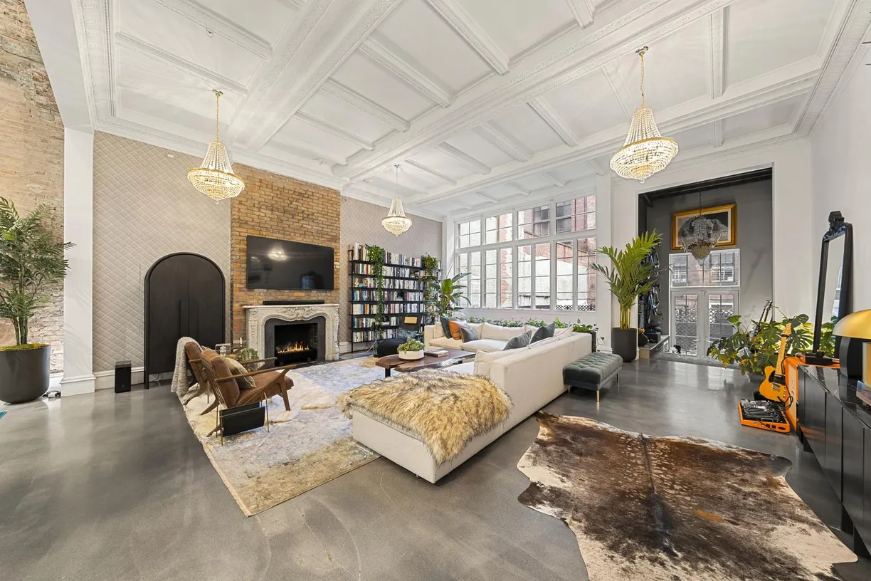 New York City Real Estate | View 13 Gramercy Park South, DUPLEX2 | 3 Beds, 2 Baths