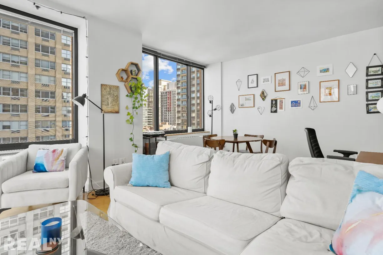 New York City Real Estate | View 400 East 84th Street, 8F | room 2