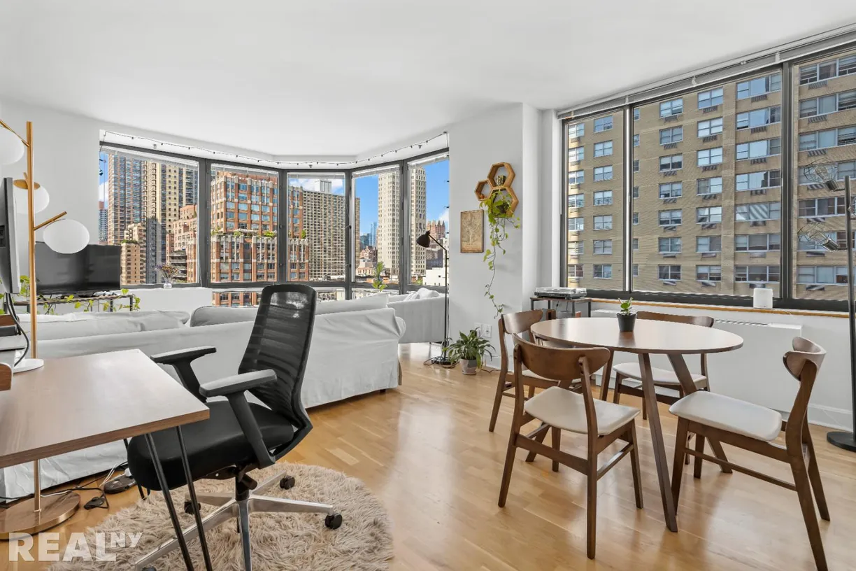 New York City Real Estate | View 400 East 84th Street, 8F | room 1