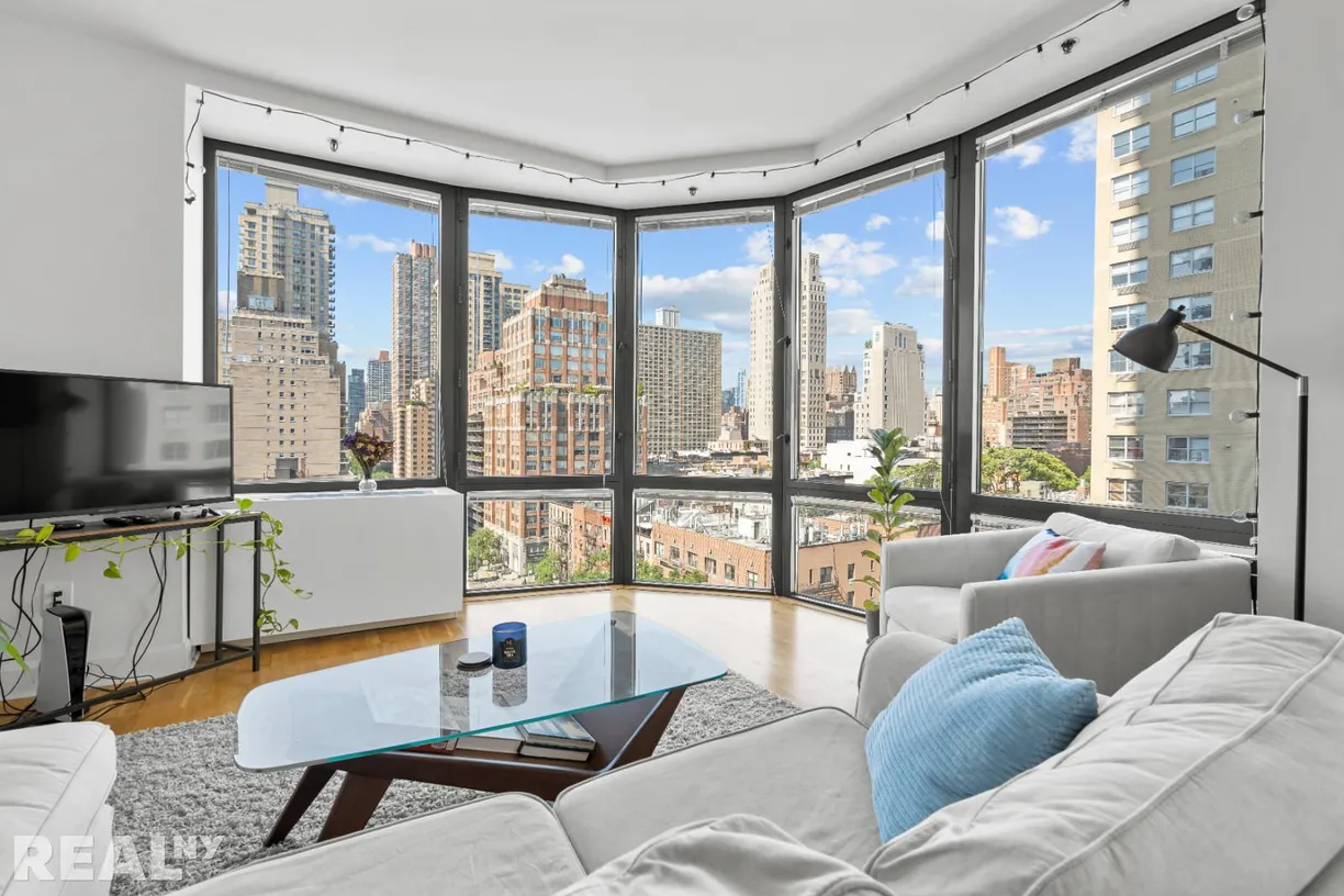 New York City Real Estate | View 400 East 84th Street, 8F | 1 Bed, 1 Bath
