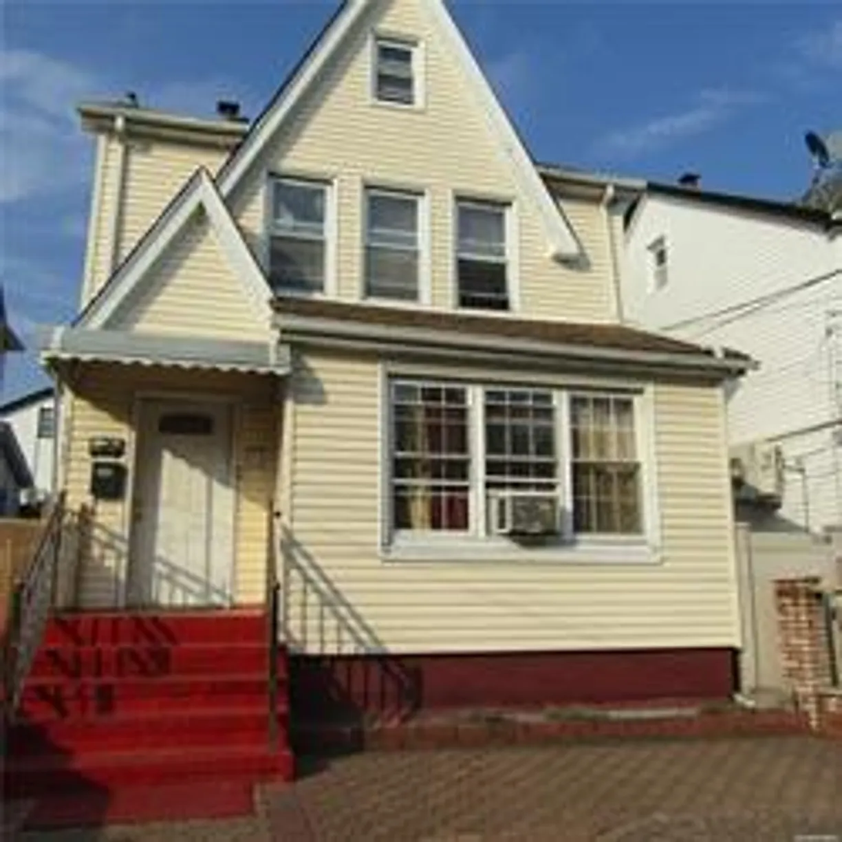 New York City Real Estate | View 89-55 211th Street, 2 | 2 Beds, 1 Bath