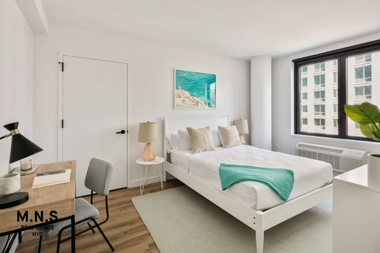 New York City Real Estate | View 46-10 70th Street, 819 | room 1