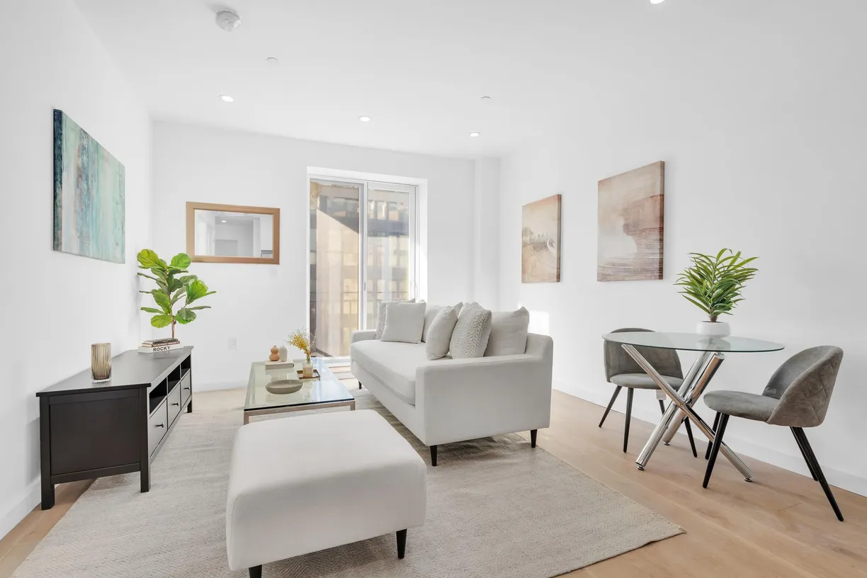 New York City Real Estate | View 250 Manhattan Avenue, 2R | room 1