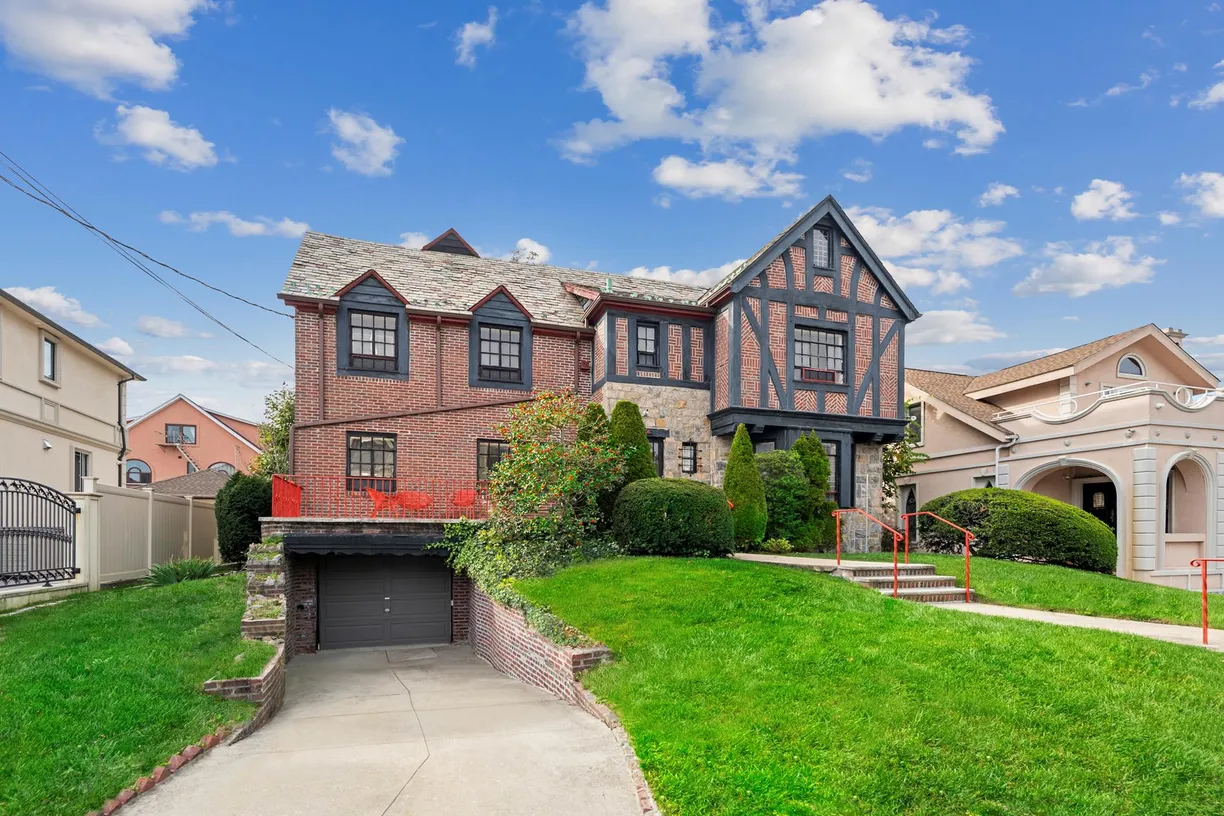 New York City Real Estate | View 158 Jaffray Street | 3 Beds, 4 Baths
