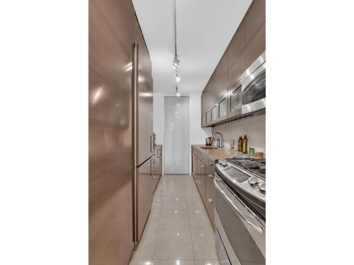 New York City Real Estate | View 140 W End Avenue, 10V | 2 Beds, 1 Bath