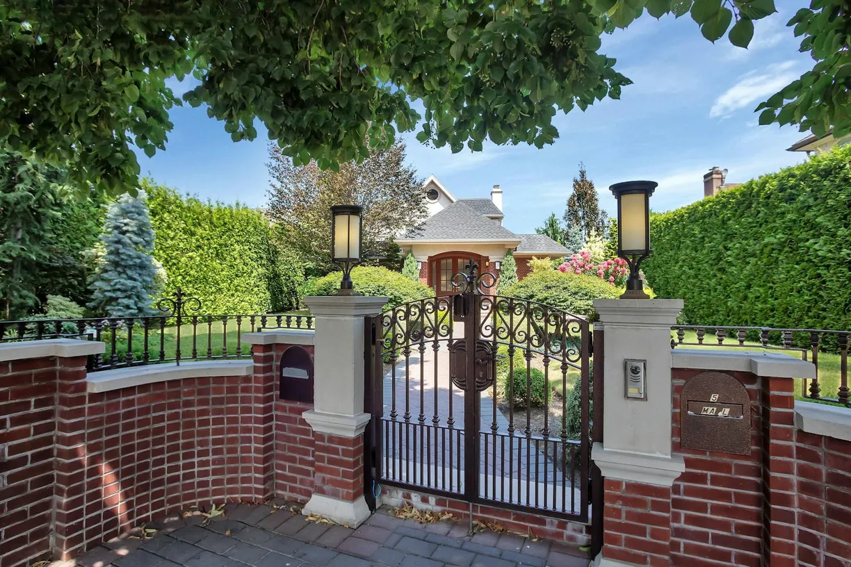 New York City Real Estate | View 5 Boulevard | 4 Beds, 6 Baths