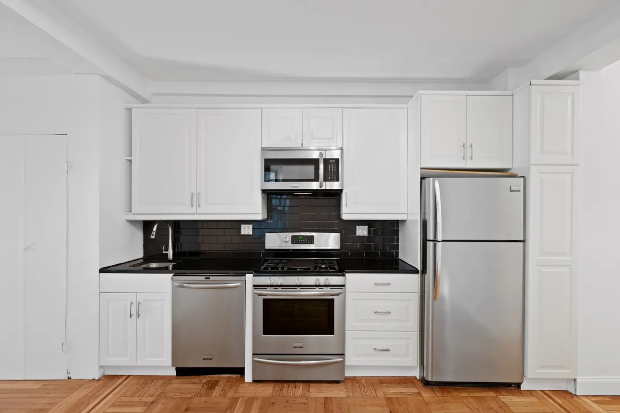 New York City Real Estate | View 345 W 55th Street, 7D | room 2