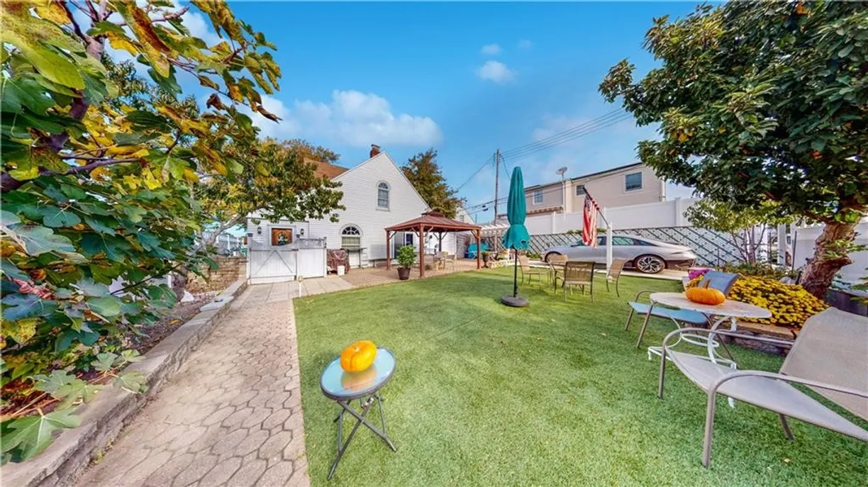 New York City Real Estate | View 28 Knight Court | 3 Beds, 2 Baths