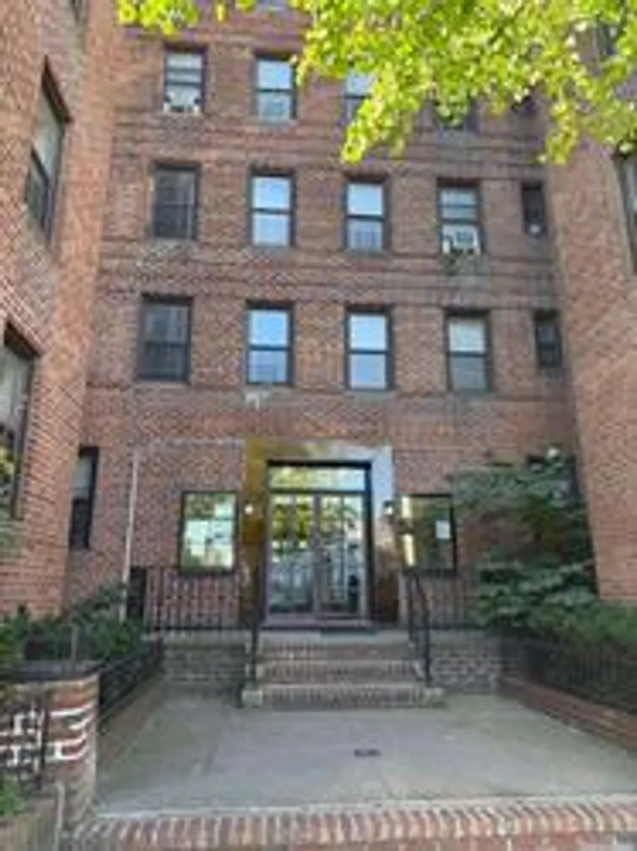 New York City Real Estate | View 85-14 Broadway, 6S | 2 Beds, 1 Bath
