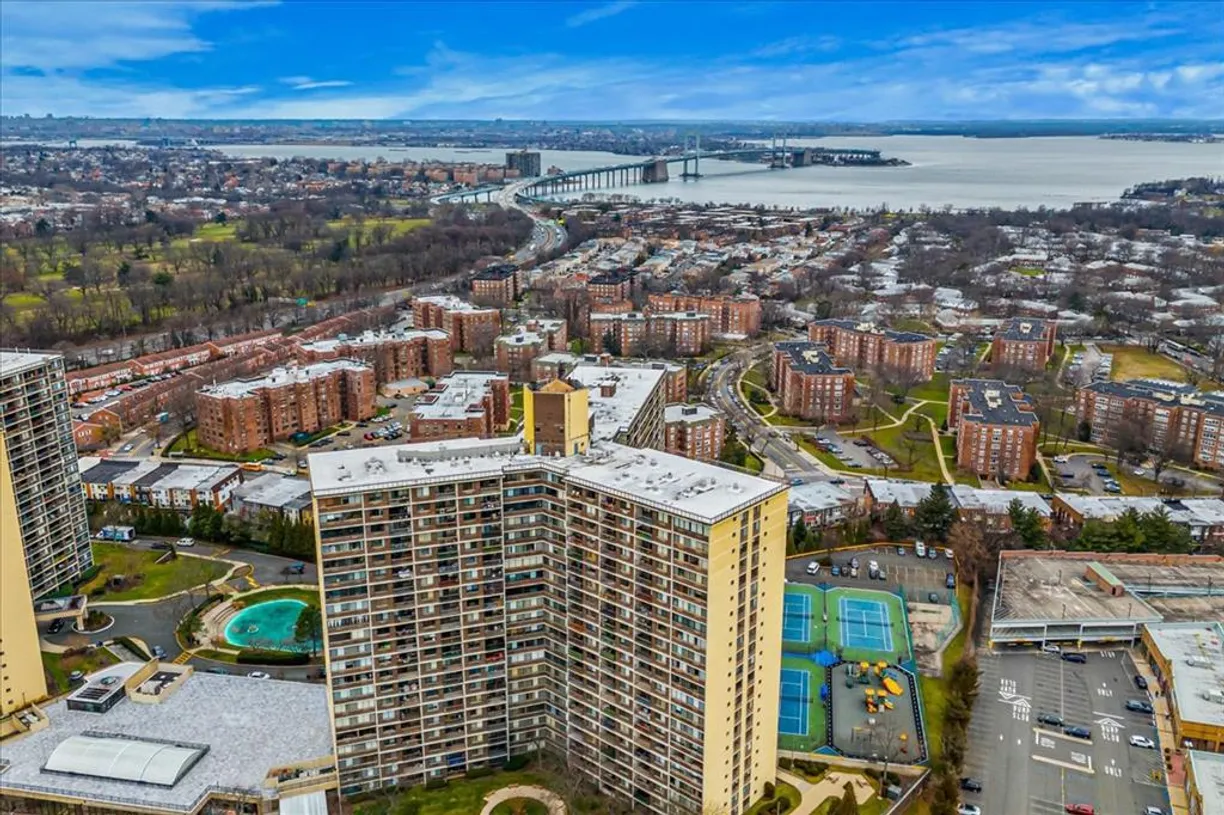 New York City Real Estate | View 2 Bay Club Drive, 1V | room 2