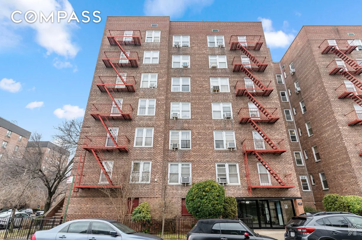 New York City Real Estate | View 33-05 90th Street, 4F | 3 Beds, 1 Bath