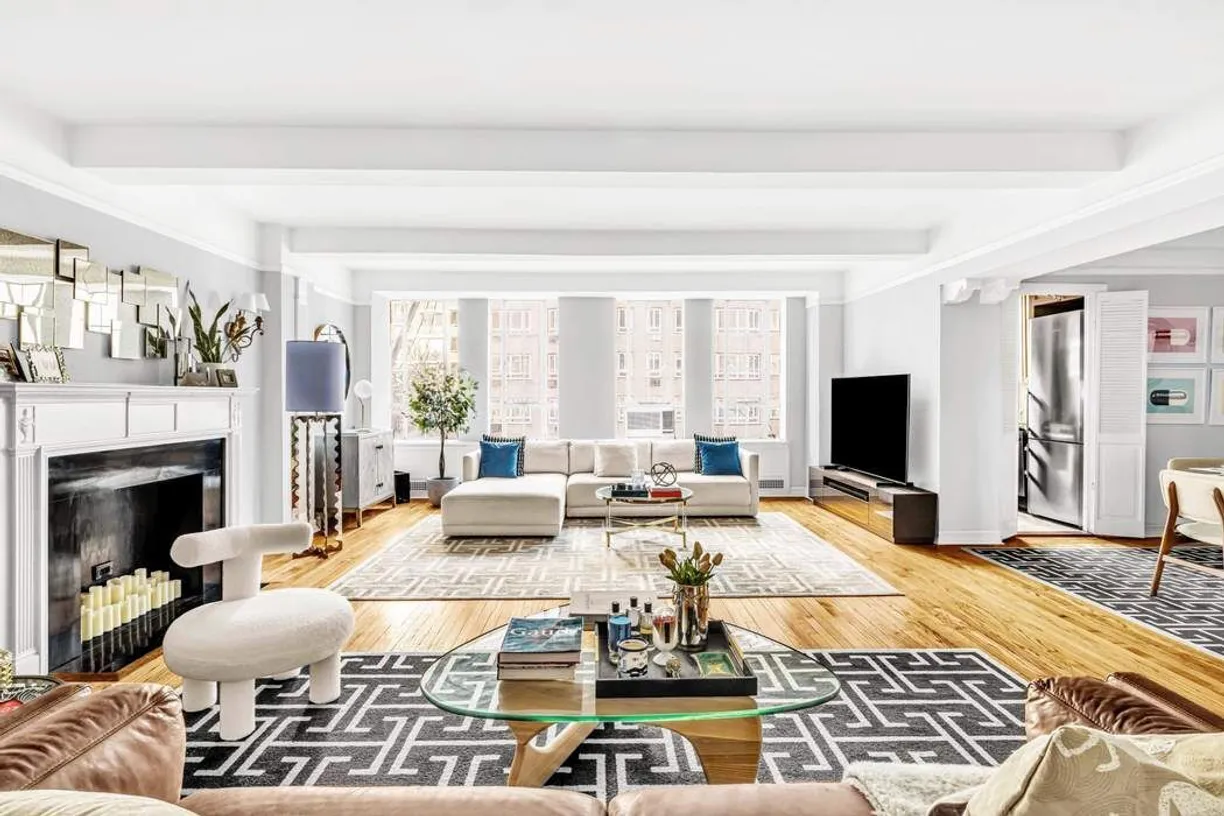 New York City Real Estate | View 340 W 57th Street, 3I | 1 Bed, 2 Baths