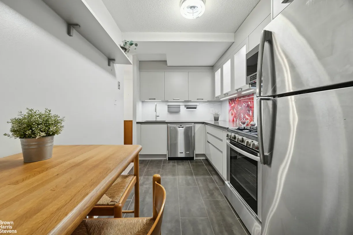 New York City Real Estate | View 118-18 Union Turnpike, 9B | room 2