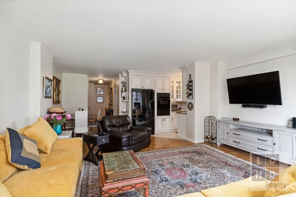 New York City Real Estate | View 577 Grand Street, F504 | room 2