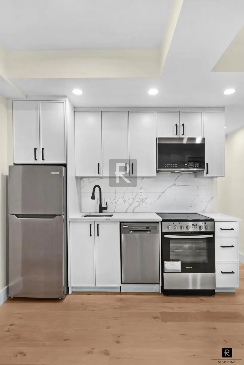 New York City Real Estate | View 150 W 51st Street, 1601 | 1 Bed, 1 Bath