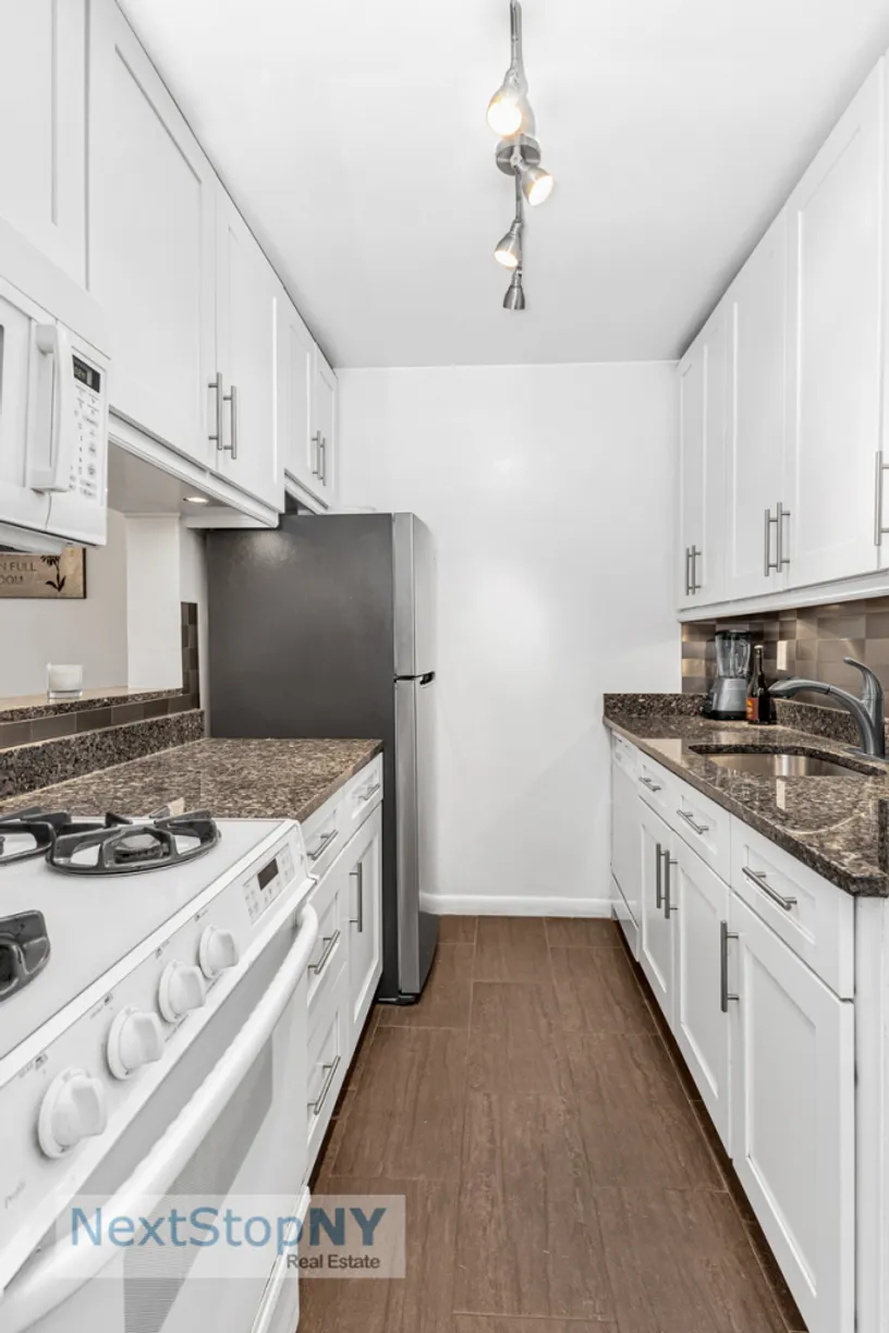 New York City Real Estate | View 345 E 56th Street, 14C | room 2