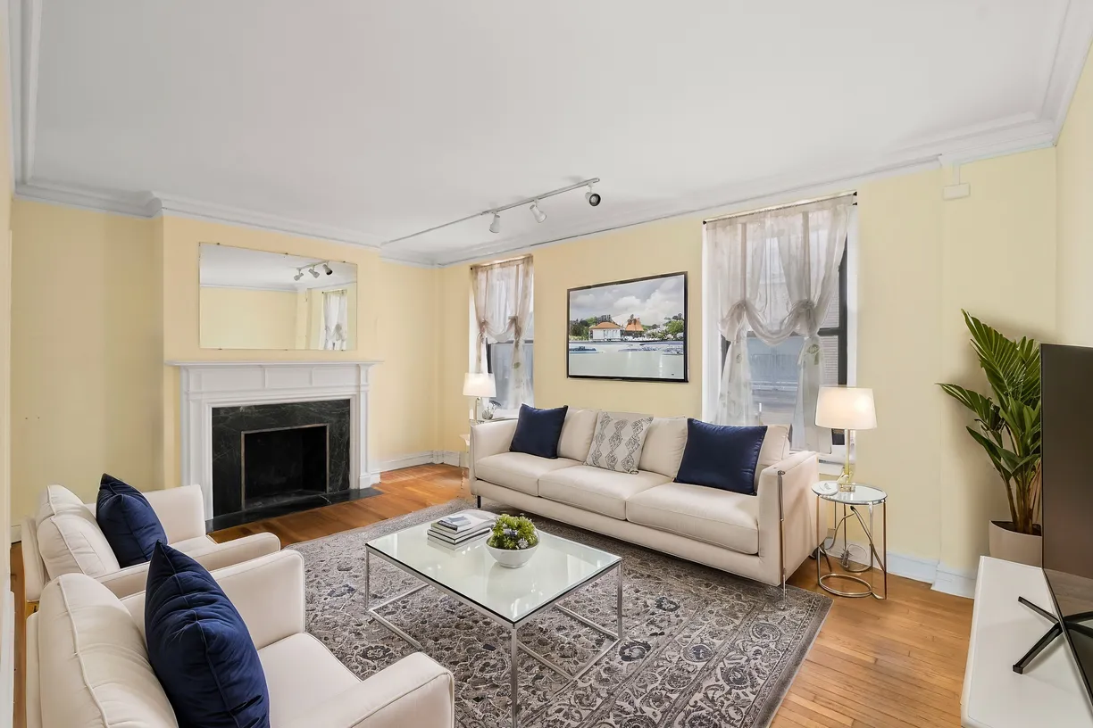 New York City Real Estate | View 135 W 58th Street, 1C | 1 Bed, 1 Bath