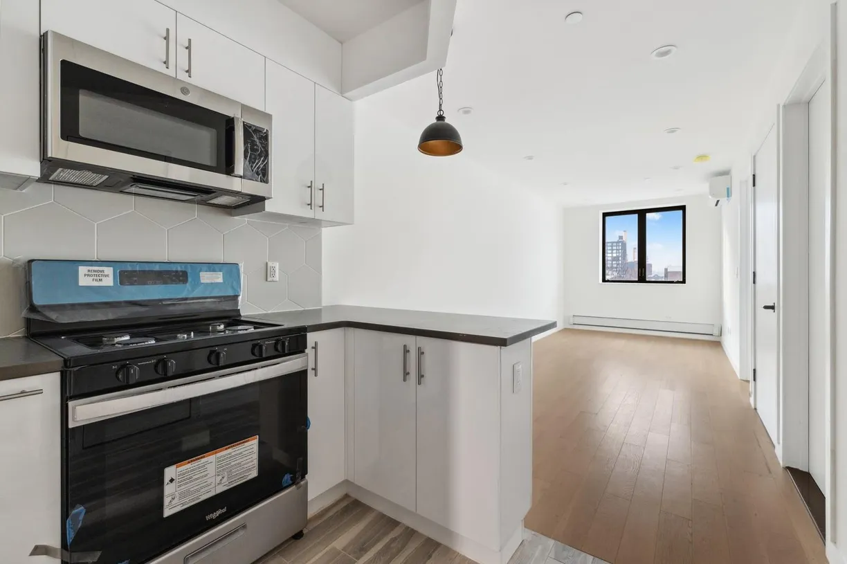 New York City Real Estate | View 800 5th Avenue, 2A | room 2