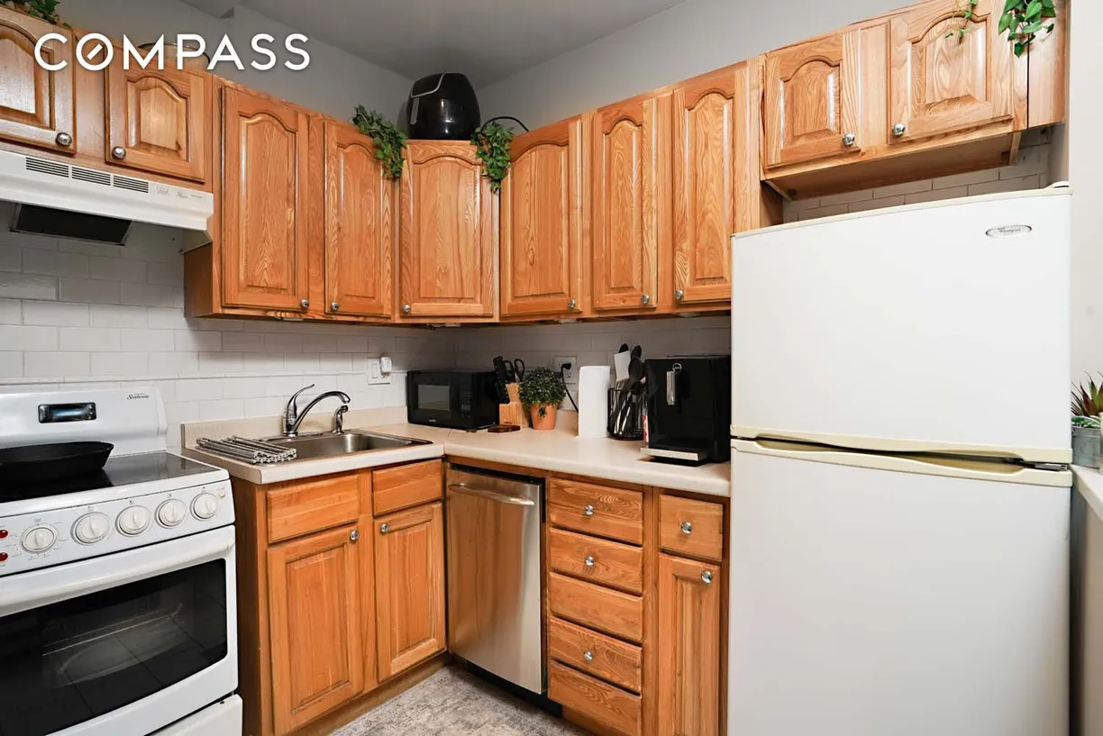 New York City Real Estate | View 464 W 23rd Street, 1F | room 2