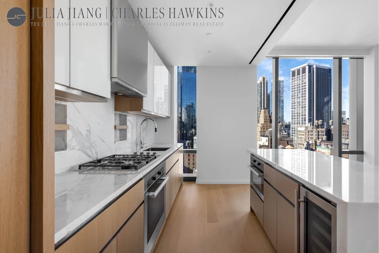 New York City Real Estate | View 277 5th Avenue, 17A | 2 Beds, 2 Baths