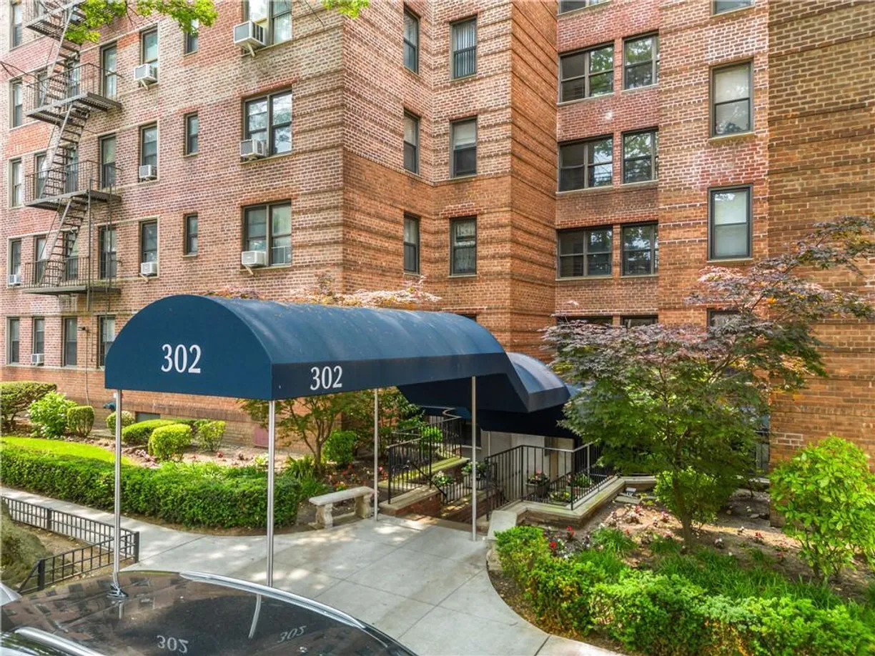 New York City Real Estate | View 302 96th Street, 2W | room 1