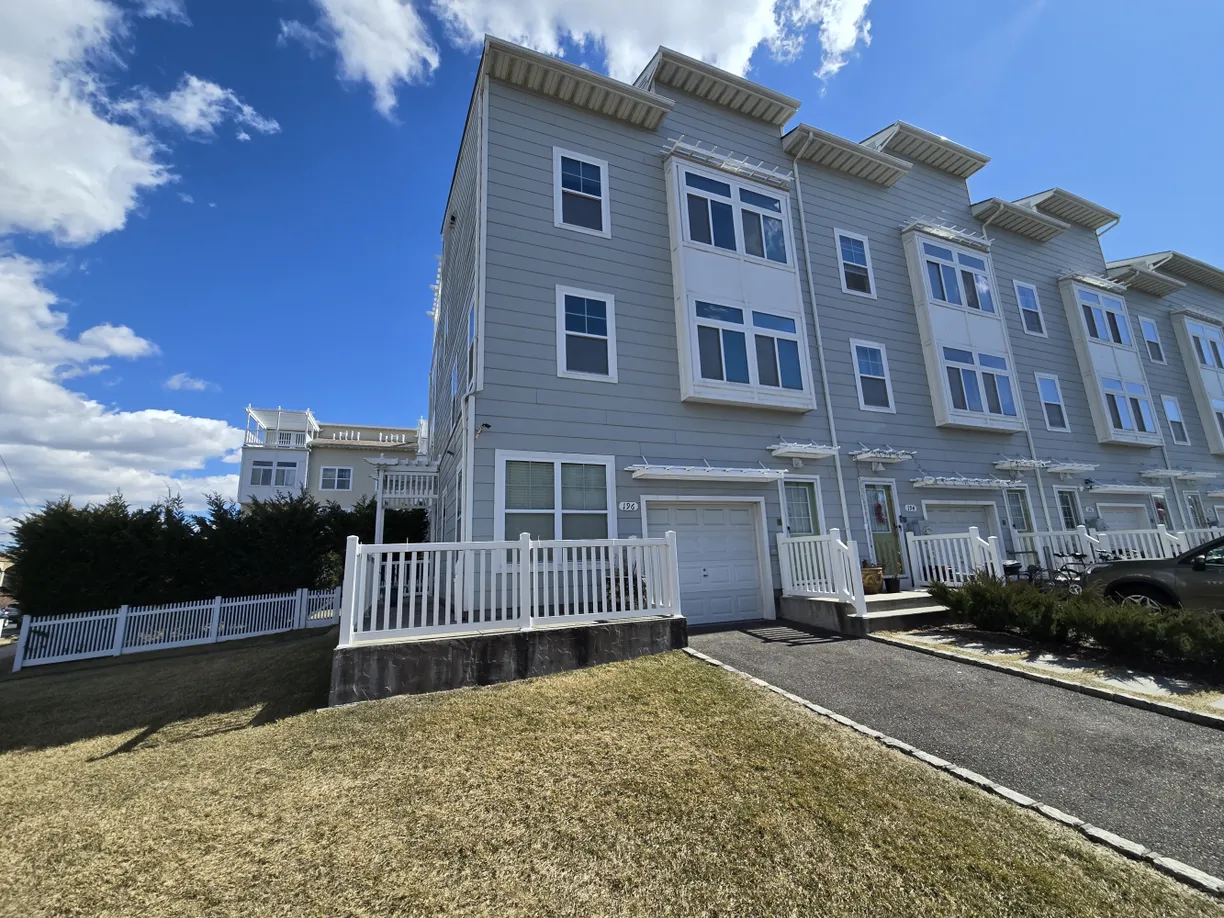 New York City Real Estate | View 196 Sea Grass Lane | 5 Beds, 4 Baths