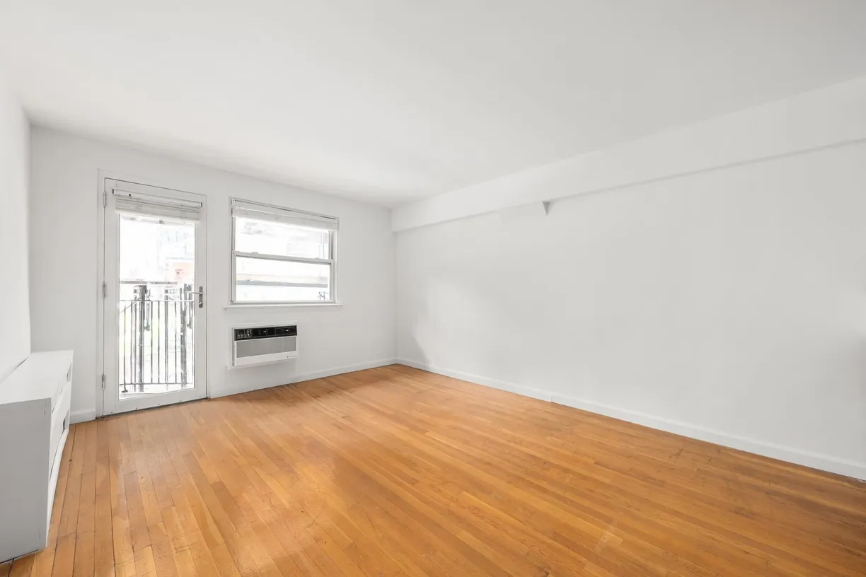 New York City Real Estate | View 211 Thompson Street, LB | room 1