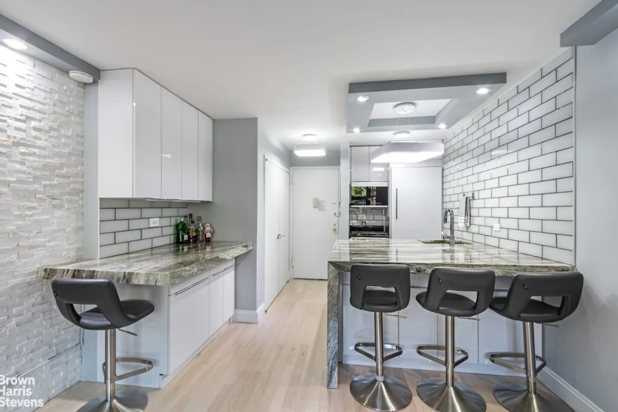 New York City Real Estate | View 101 W 12th Street, 7C | room 1