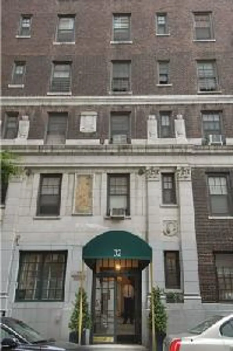 WEST SQUARE CORP | 32 Wash Sq We, Manhattan | Corcoran