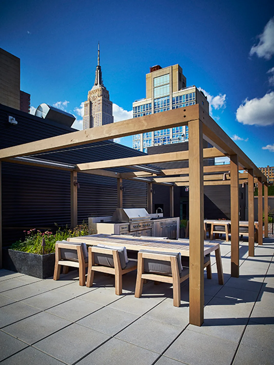 Outdoor kitchen on roof deck