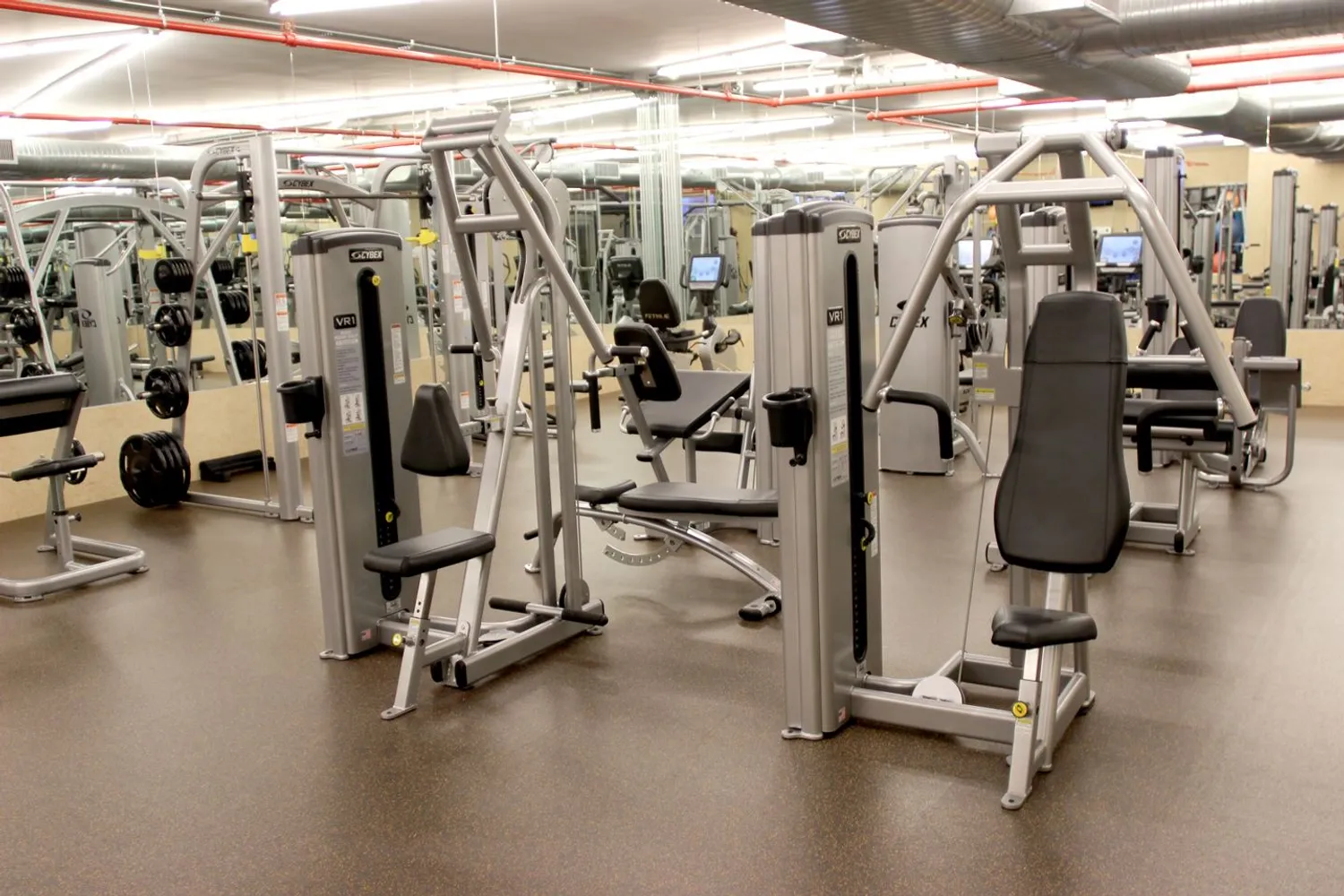 fitness center 