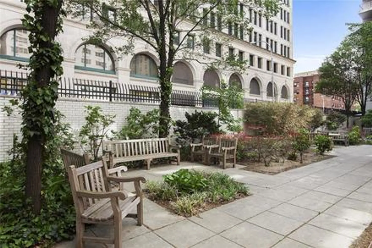 Resident Only Garden/Seating Area
