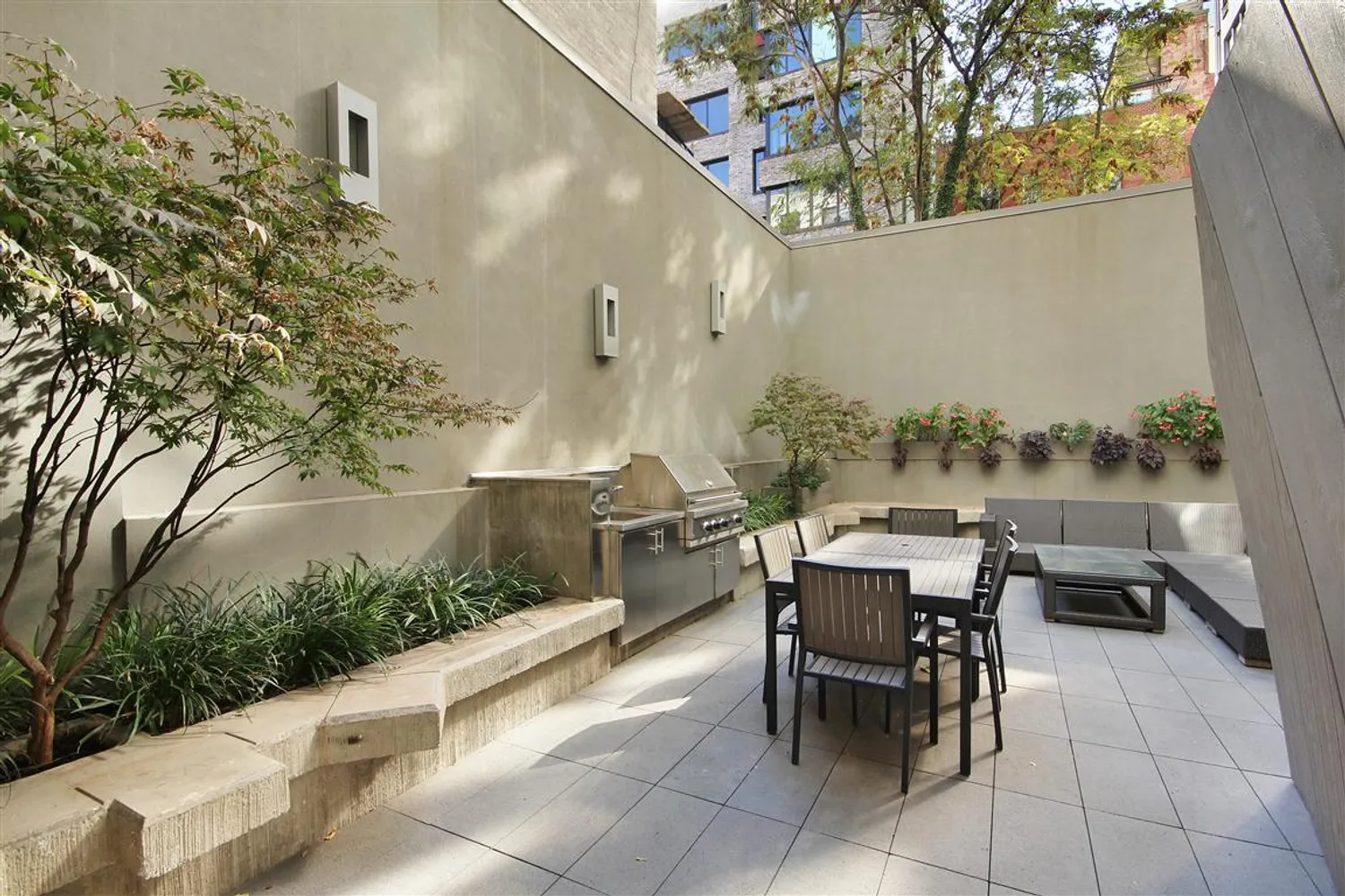 Buliding's Common Garden/Patio with BBQ