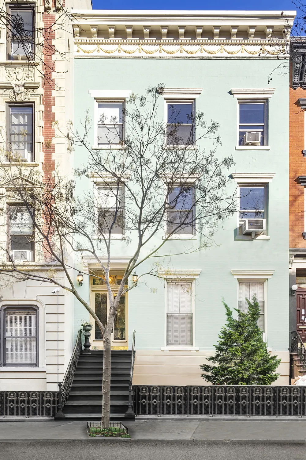 Chelsea's Teal Townhouse 